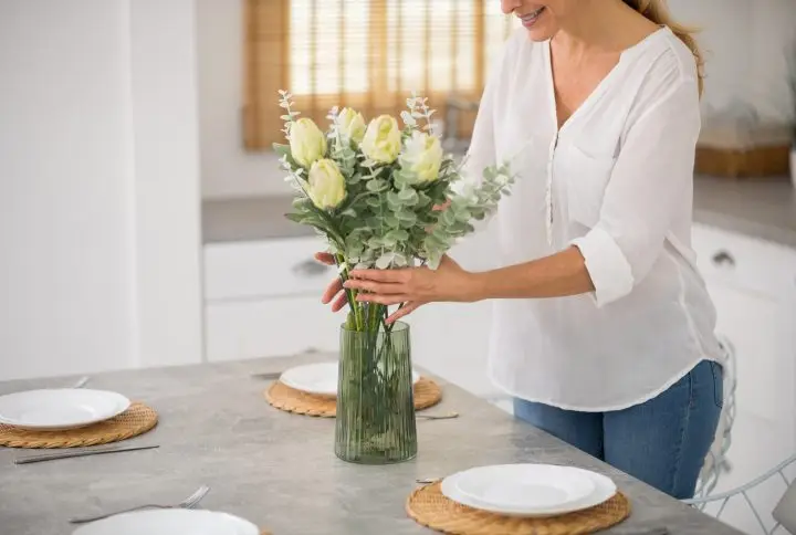 Cómo decorar una mesa con flores de forma elegante