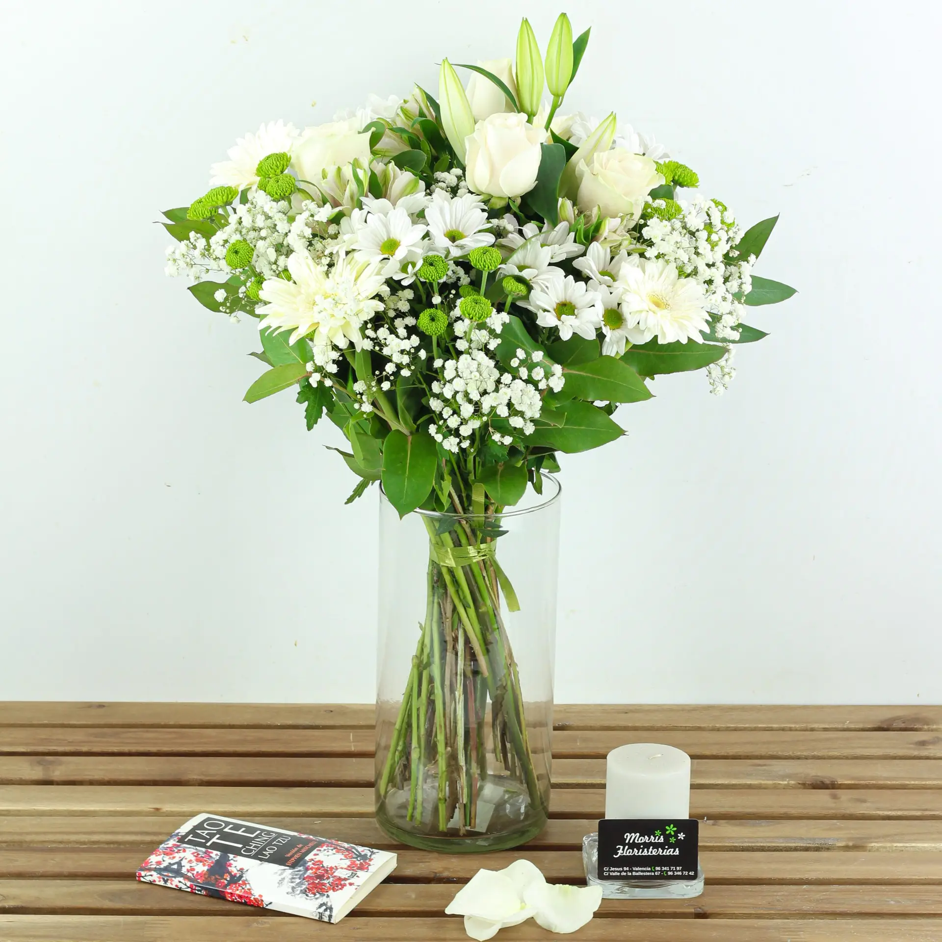 ramo de flores blanco margaritas gerbera rosas lilium eucalipto 2 ramo de flores blanco margaritas gerbera rosas lilium eucalipto 2