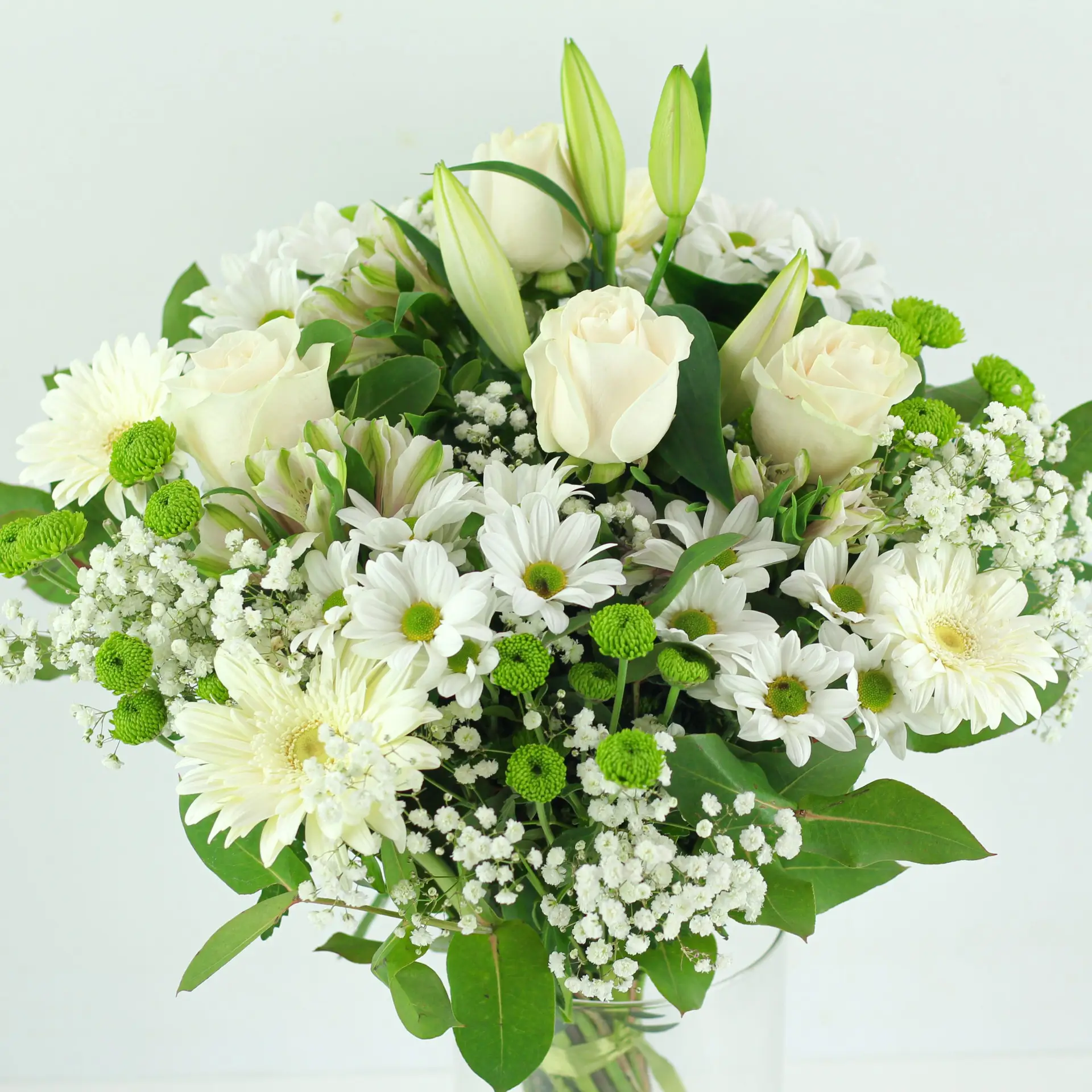 ramo de flores blanco margaritas gerbera rosas lilium eucalipto 3 ramo de flores blanco margaritas gerbera rosas lilium eucalipto 3